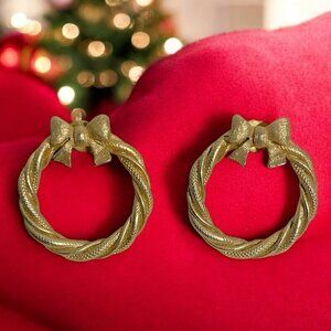 Avon Vintage Fashion Accents Festive Circlet Holiday Christmas Wreath Earrings